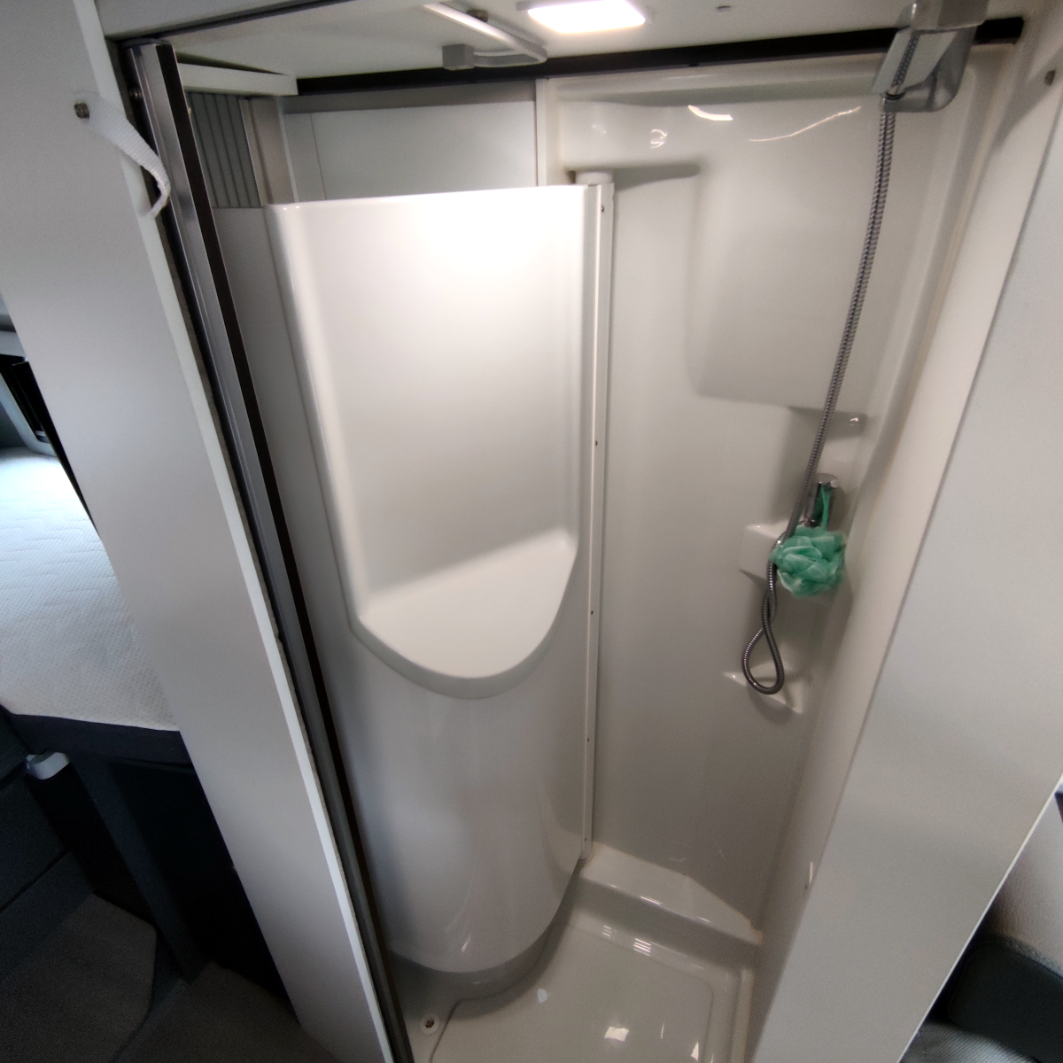 Adria Twin Sports 640 SLB - Image 13